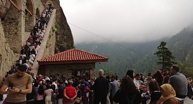 Sümela Manastırı'nı Kurban Bayramı tatilinde 20 bine yakın turist ziyaret etti
