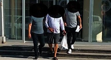 Turistlerin kartını çalıp para çeken hırsızlar yakalandı