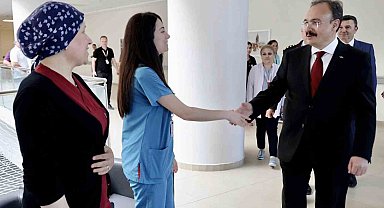Vali Kızılkaya hastane personeliyle bir araya geldi
