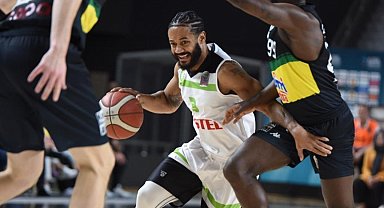Yıldız basketbolcu bir sezon daha Manisa BBSK'da