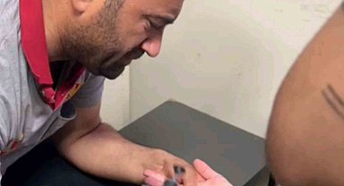 Yüzük parmağına sıkıştı, imdadına itfaiye erleri yetişti