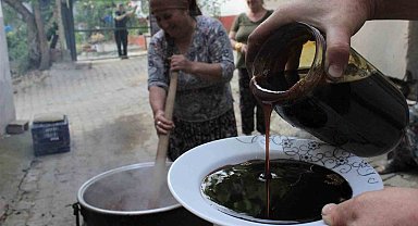 Yüzyıllardır süren geleneksel yöntemlerle pekmez yapımı